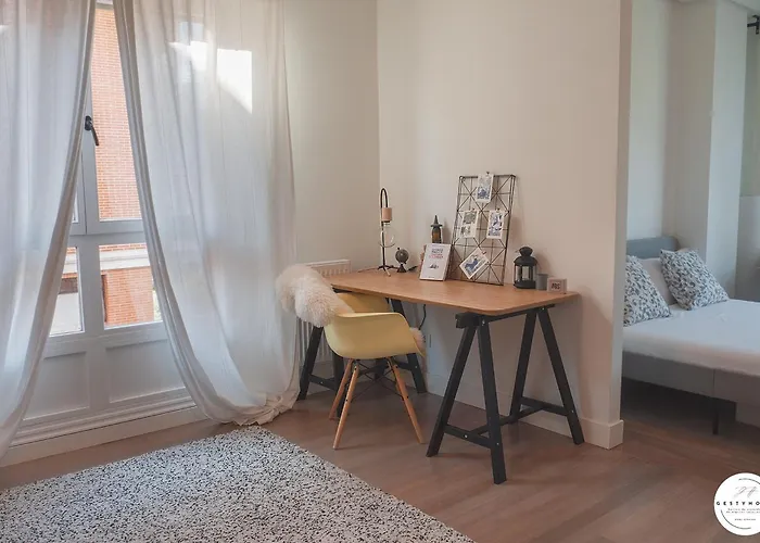 Con Suite, Zona De Trabajo Y Yoga Wifi Y Garaje Apartamento